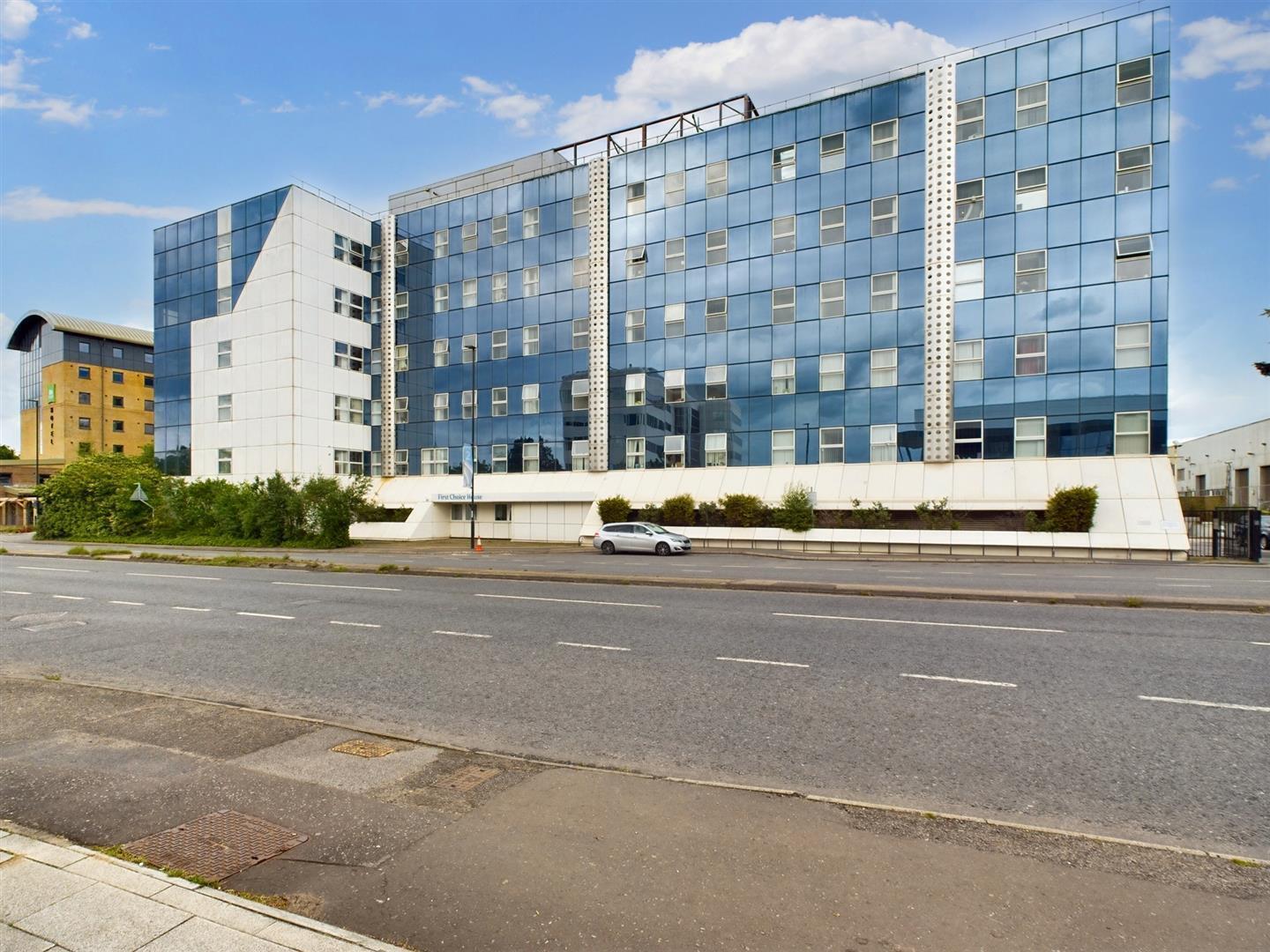 London Road, Lowfield Heath Image 7