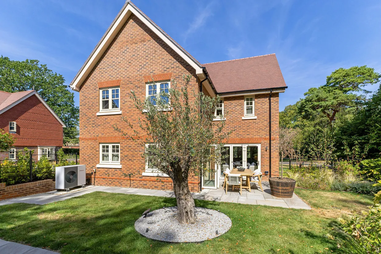 The Aspen, Headley Chase, Epsom, KT18 photo 14