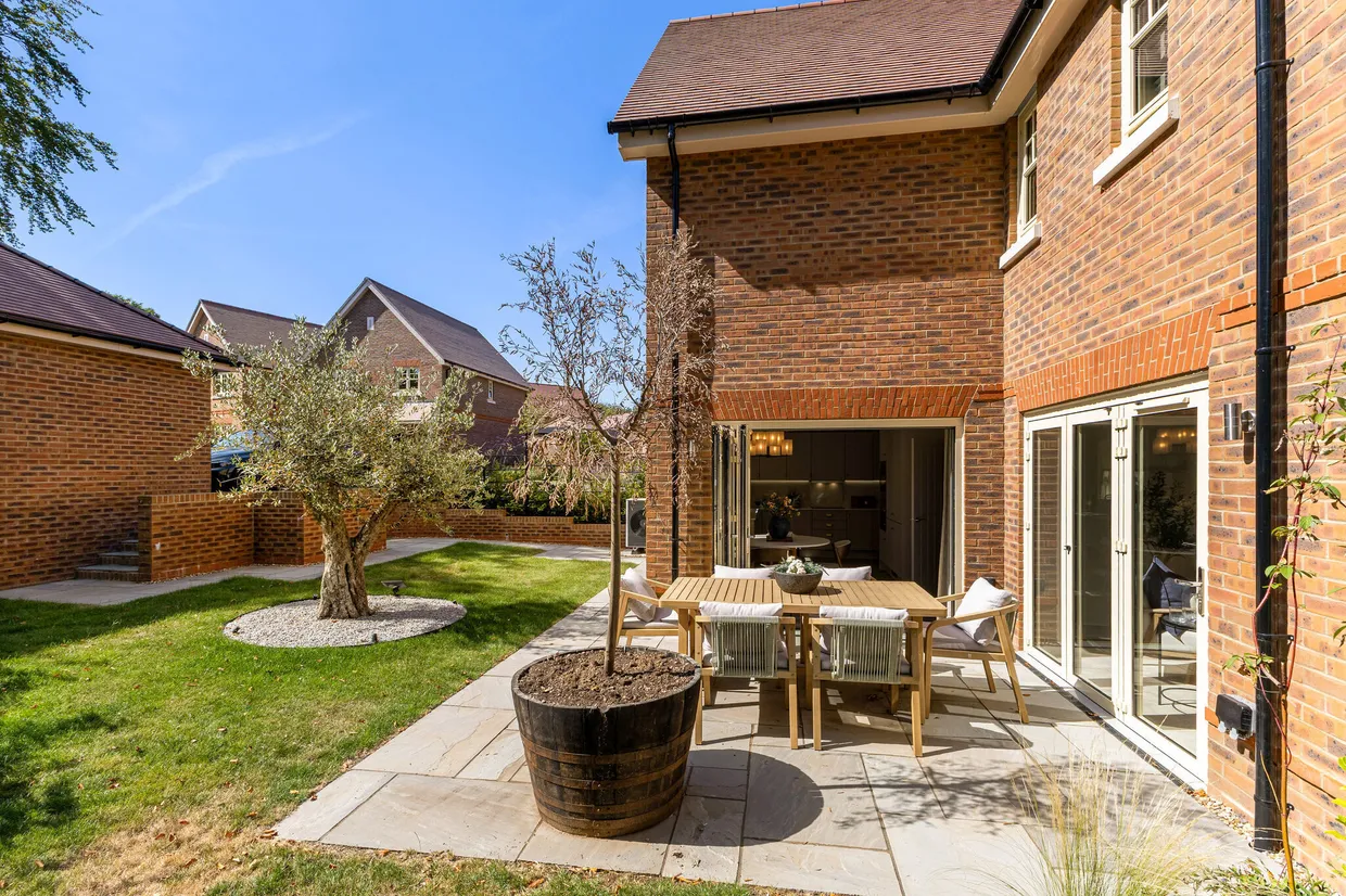 The Aspen, Headley Chase, Epsom, KT18 photo 15