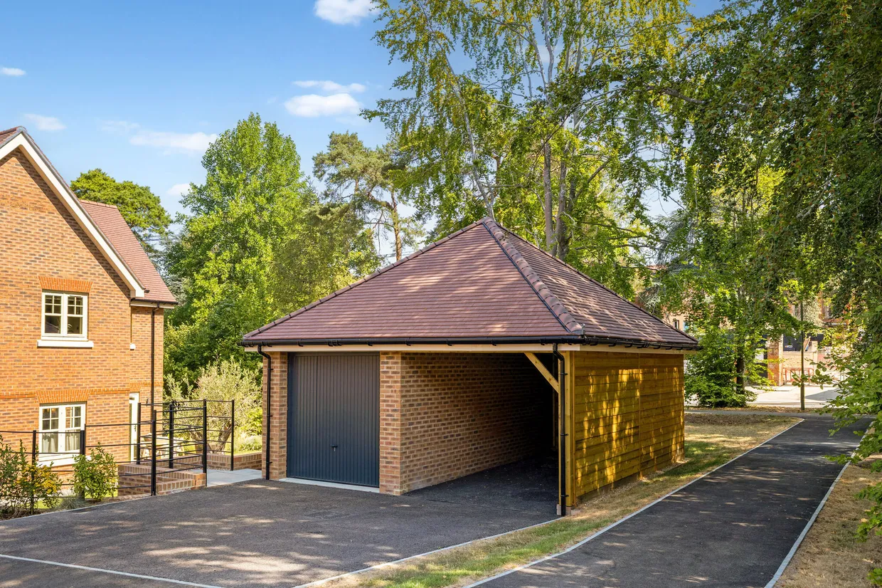 The Aspen, Headley Chase, Epsom, KT18 photo 16
