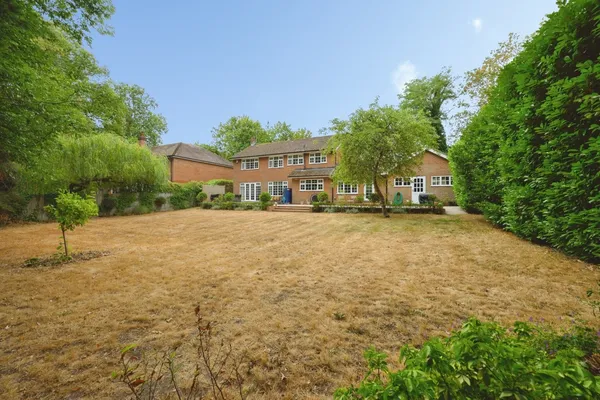 Headley Road, Leatherhead, Surrey, KT22