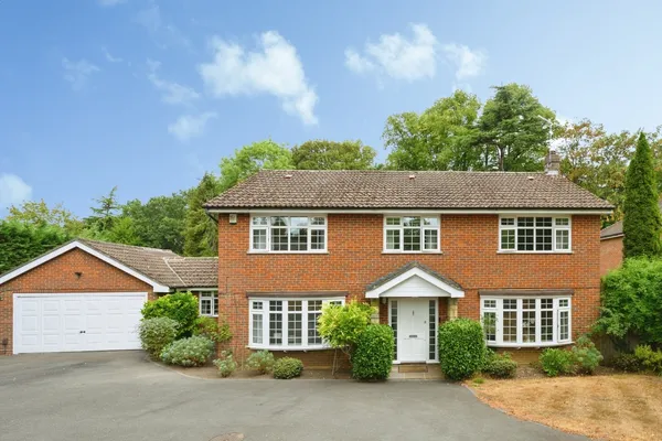 Headley Road, Leatherhead, Surrey, KT22