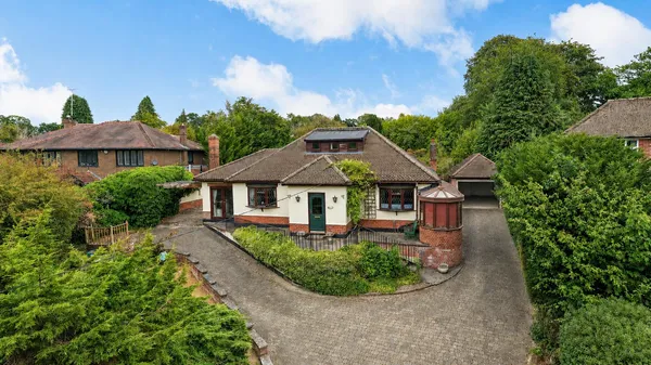 Dunstable Road, Studham, Bedfordshire, LU6 2QJ