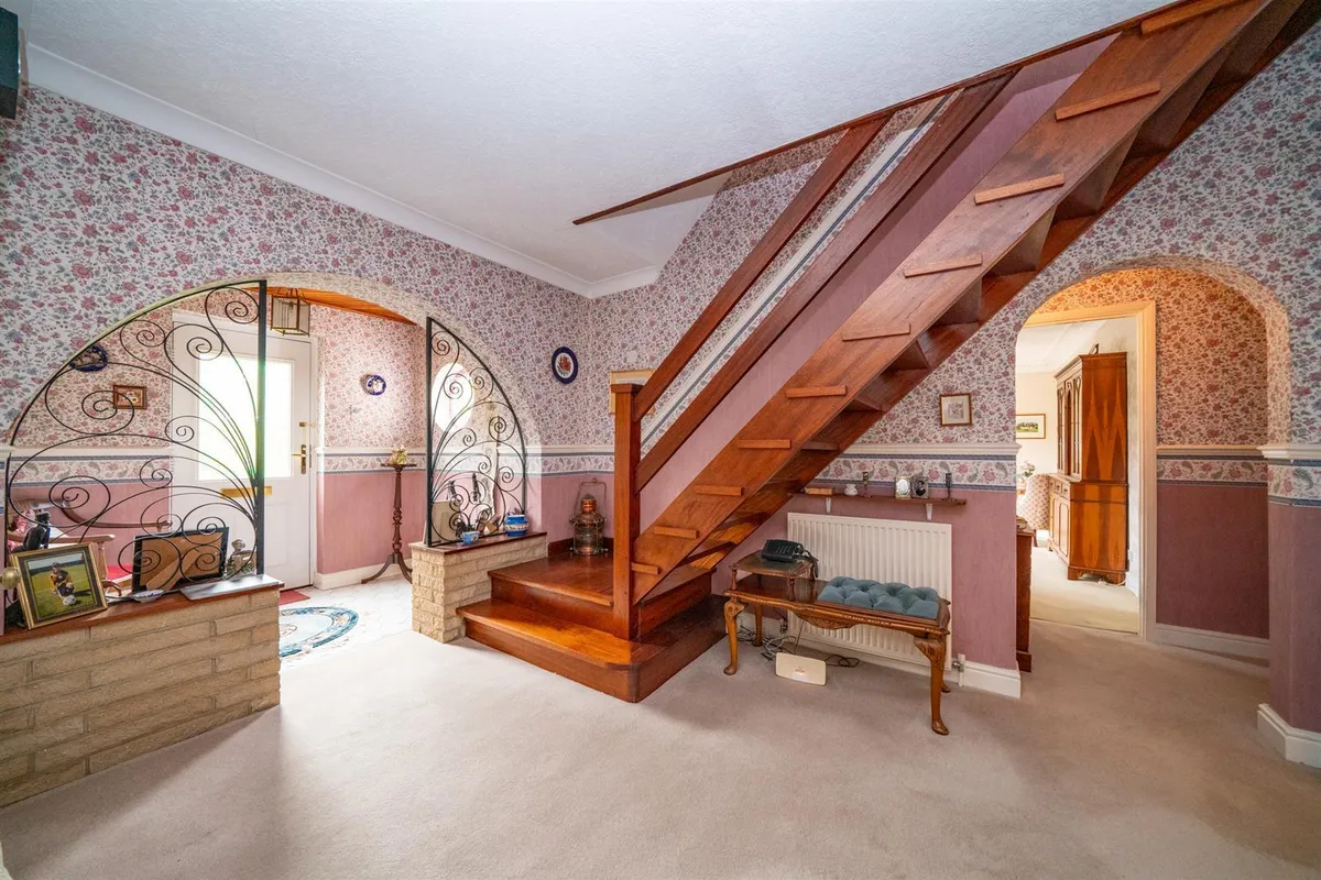 Dunstable Road, Studham, Bedfordshire, LU6 2QJ
