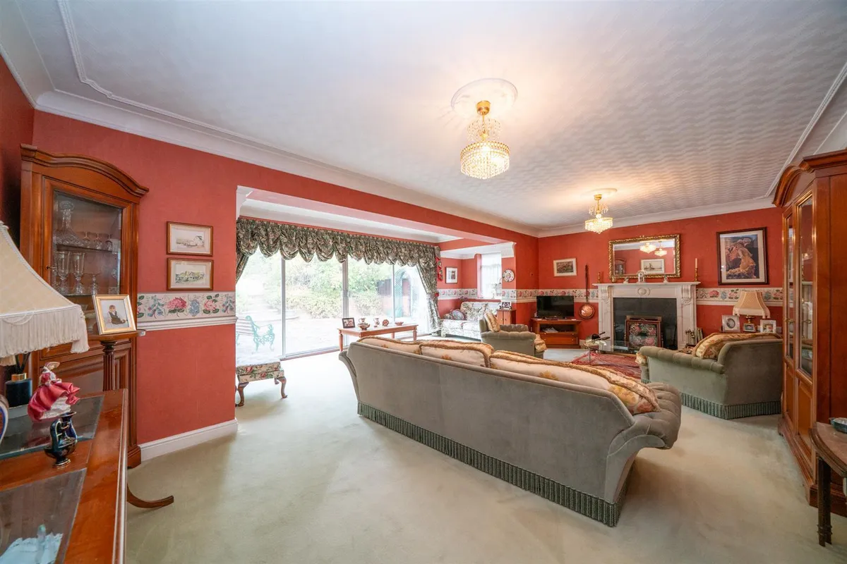Dunstable Road, Studham, Bedfordshire, LU6 2QJ