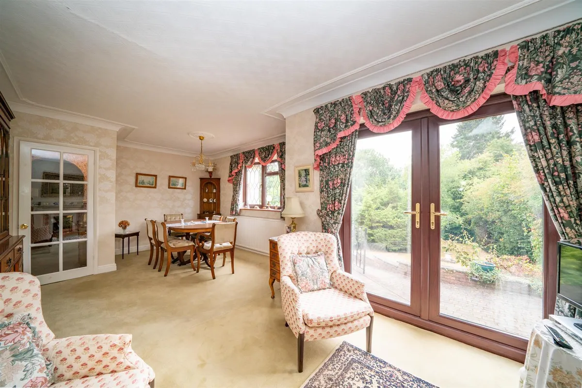 Dunstable Road, Studham, Bedfordshire, LU6 2QJ