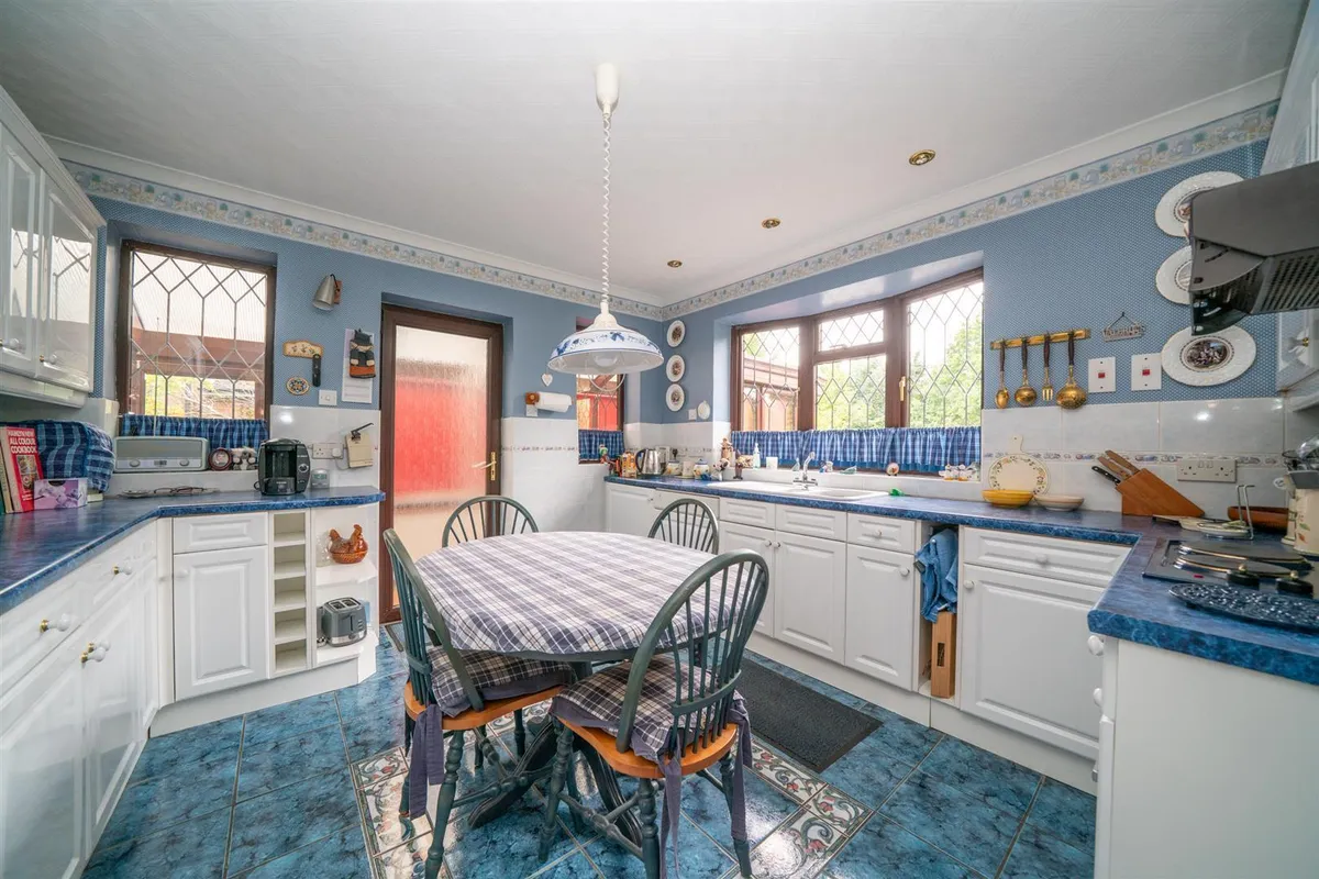 Dunstable Road, Studham, Bedfordshire, LU6 2QJ