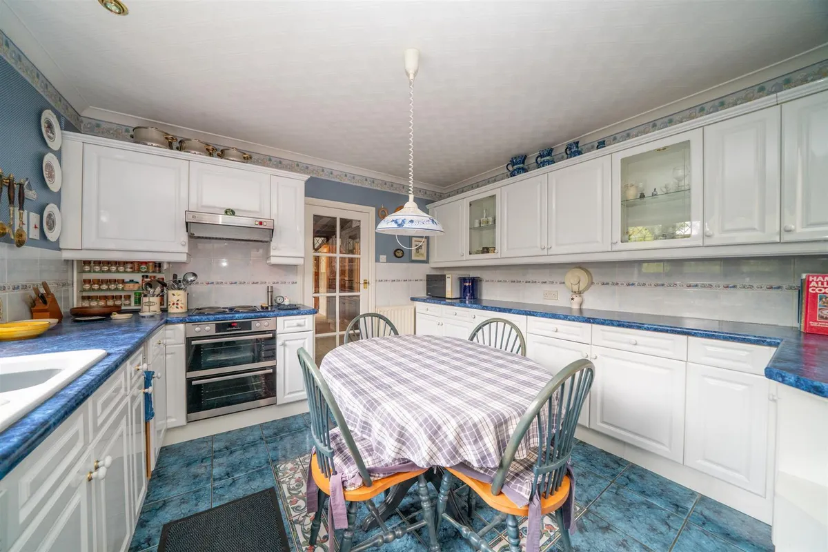 Dunstable Road, Studham, Bedfordshire, LU6 2QJ