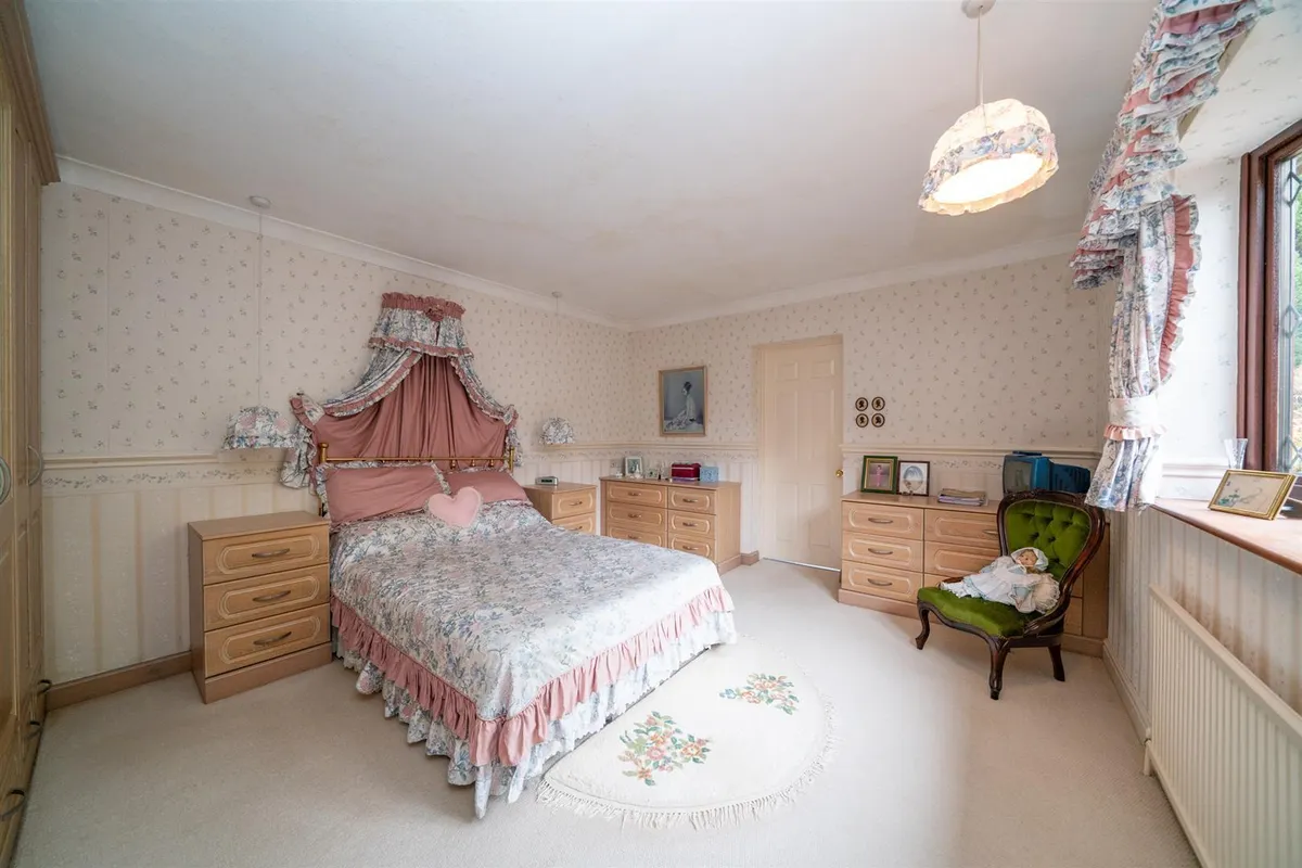 Dunstable Road, Studham, Bedfordshire, LU6 2QJ
