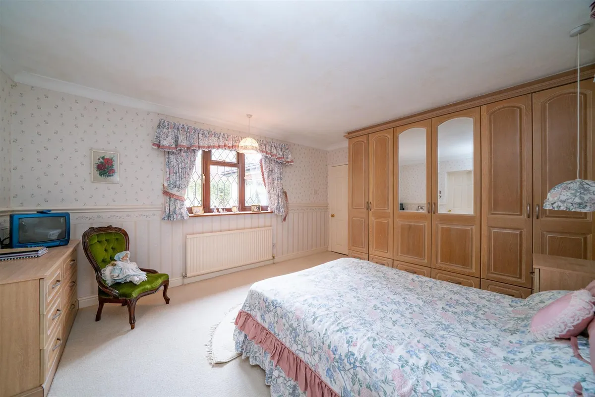 Dunstable Road, Studham, Bedfordshire, LU6 2QJ