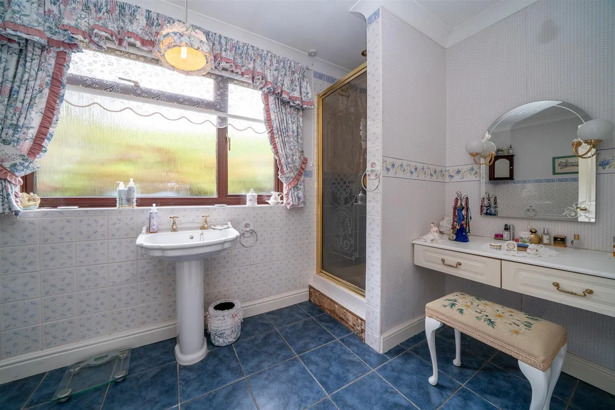 Dunstable Road, Studham, Bedfordshire, LU6 2QJ