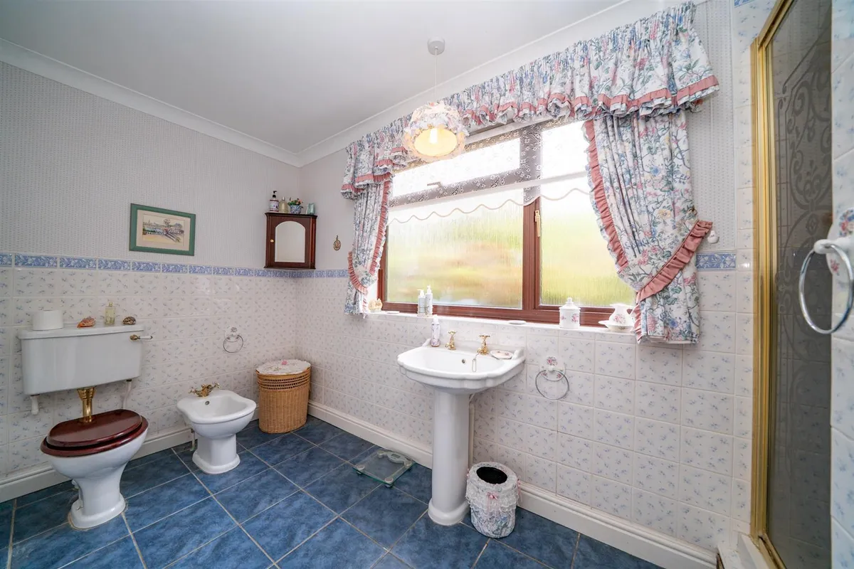 Dunstable Road, Studham, Bedfordshire, LU6 2QJ