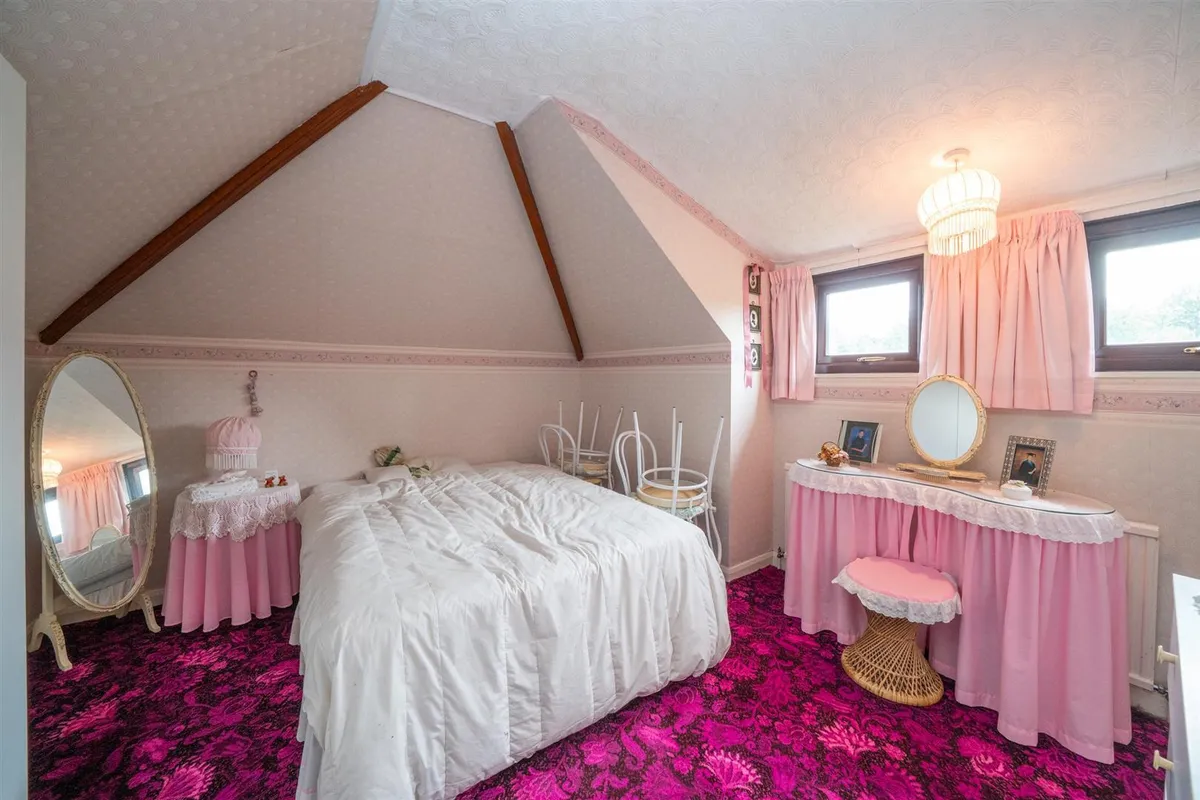 Dunstable Road, Studham, Bedfordshire, LU6 2QJ