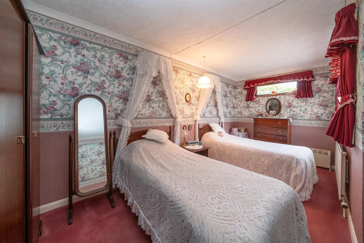 Dunstable Road, Studham, Bedfordshire, LU6 2QJ