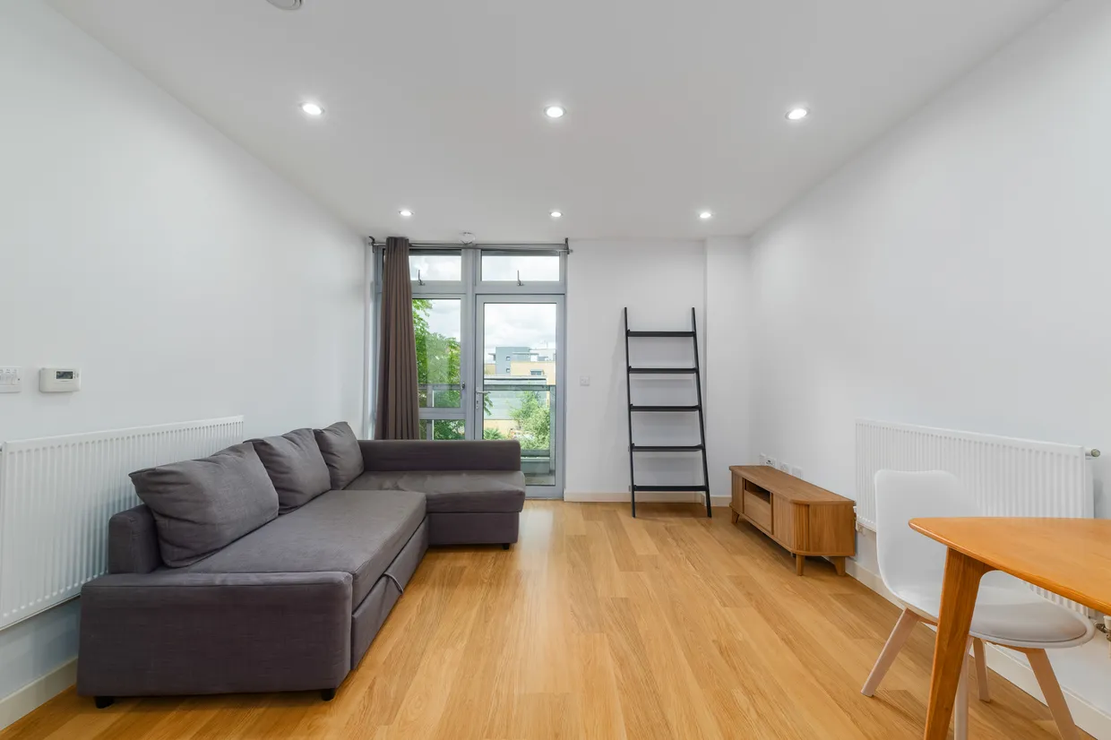 Salton Square, London, E14 photo 1
