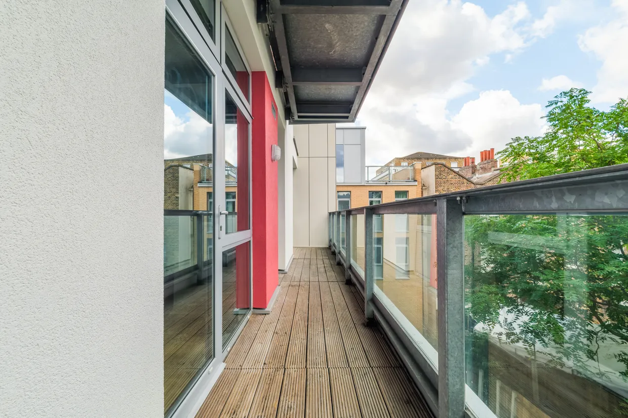 Salton Square, London, E14 photo 4