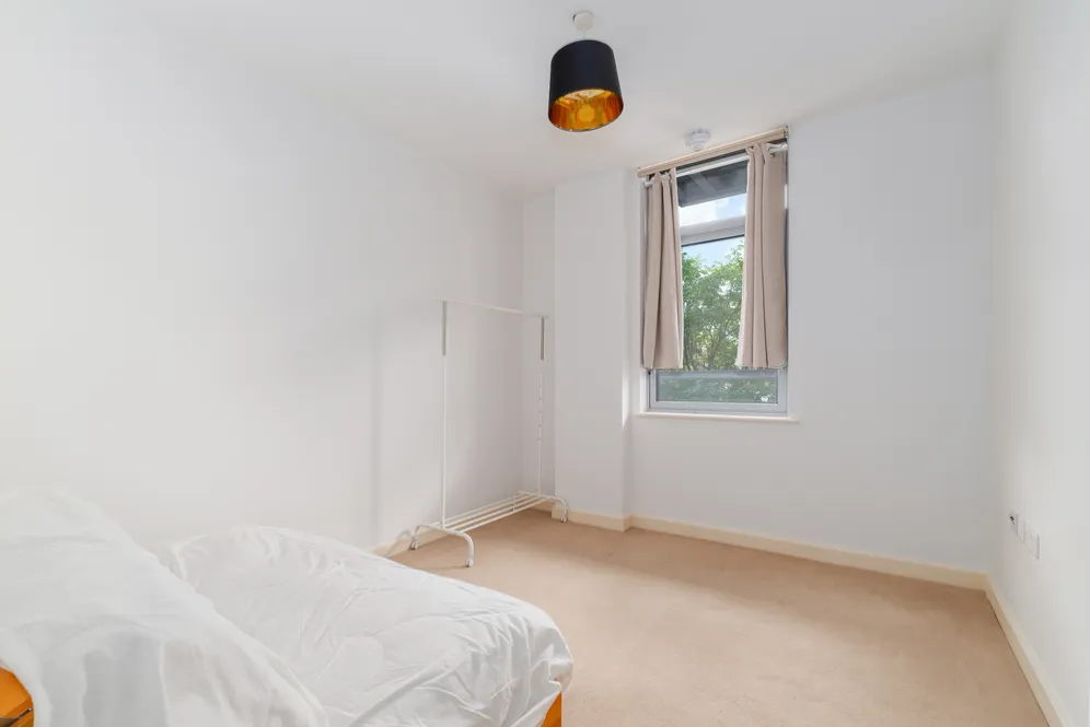 Salton Square, London, E14 photo 8