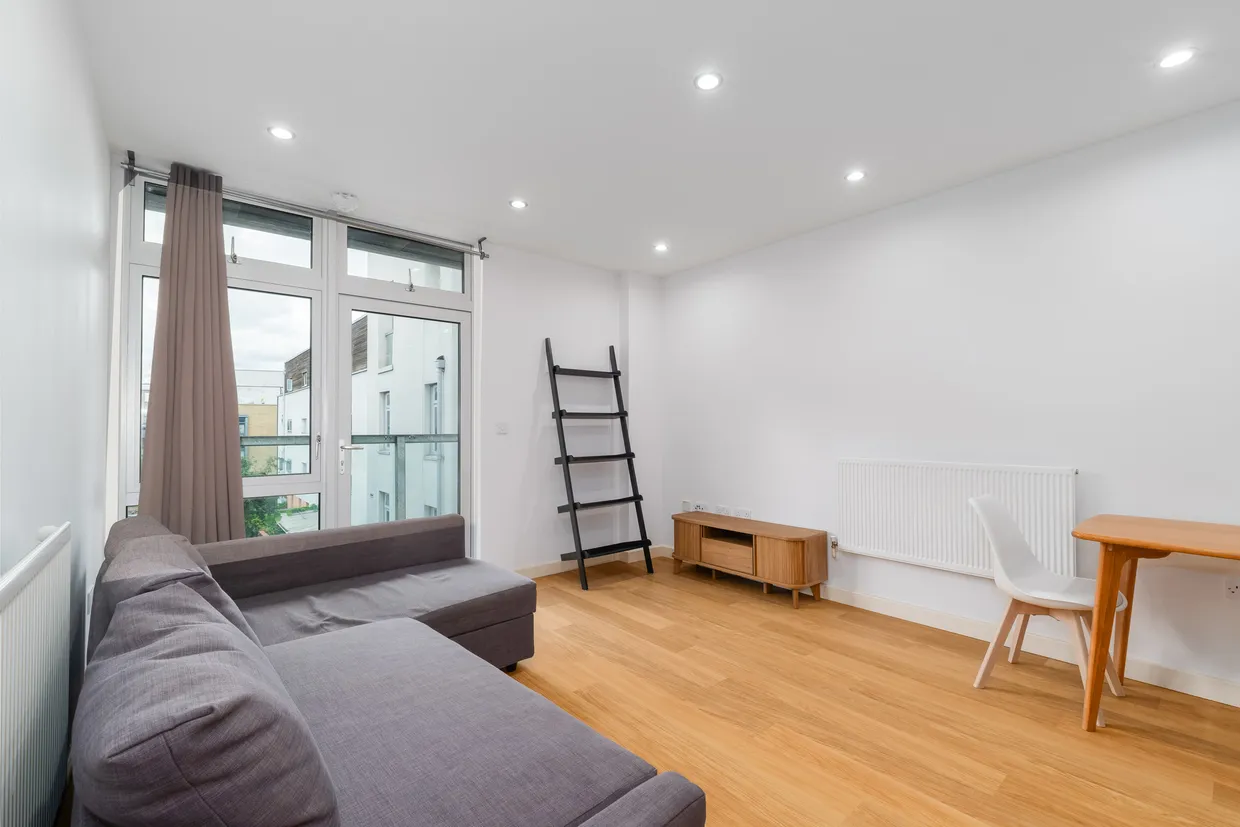 Salton Square, London, E14 photo 9