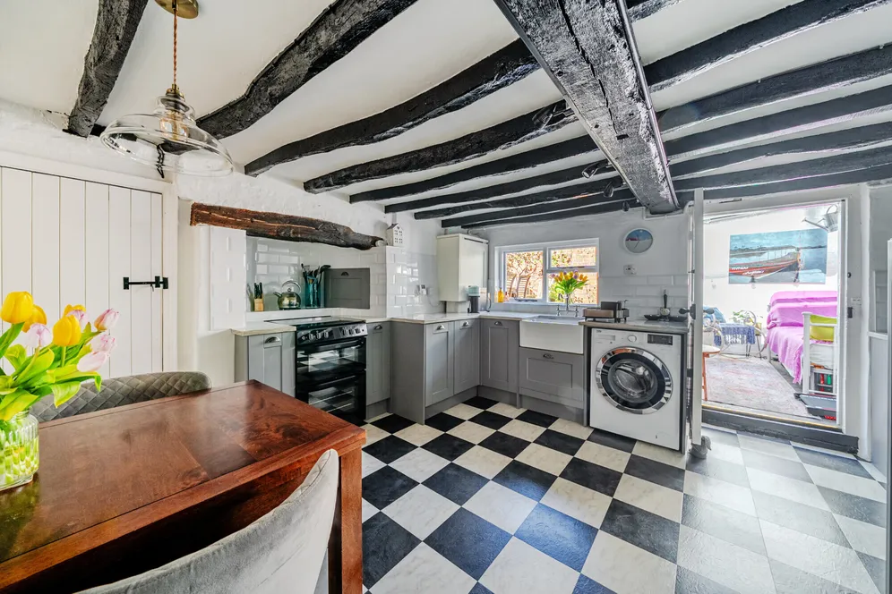 Upper Hale Road, Farnham, GU9 photo 3