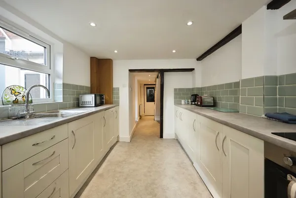 Wellingborough Road, Rushden, Northam...