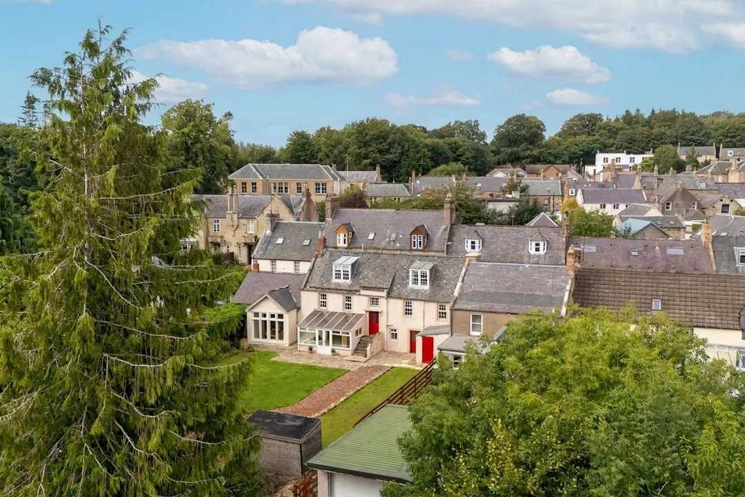 https://mr0.homeflow-assets.co.uk/files/photo/image/48134/0491/_x_/ai-enhanced-6a8c14444bed5.jpg