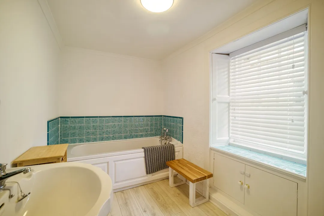 https://mr0.homeflow-assets.co.uk/files/photo/image/48134/0500/_x_/003A1668_HDR-41.jpg