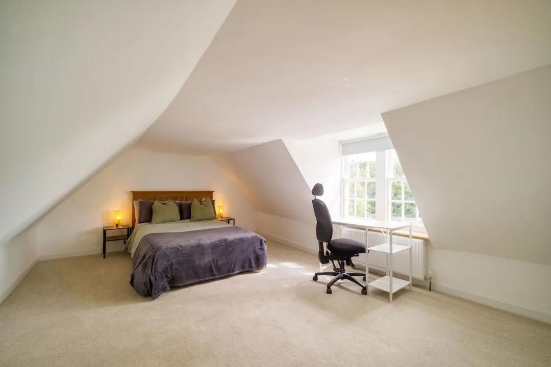 https://mr0.homeflow-assets.co.uk/files/photo/image/48134/0508/_x_/ai-enhanced-6a8c18da8b1cd.jpg
