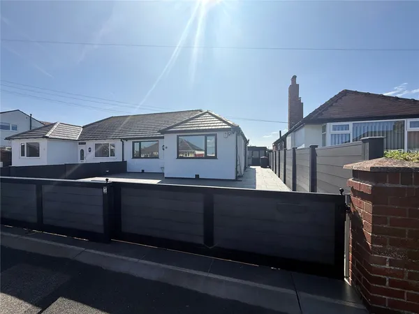 North Square, Thornton-Cleveleys, Lan...