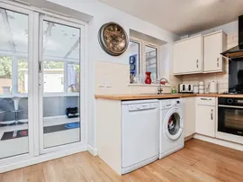 Backley Close, Kettering thumb 3