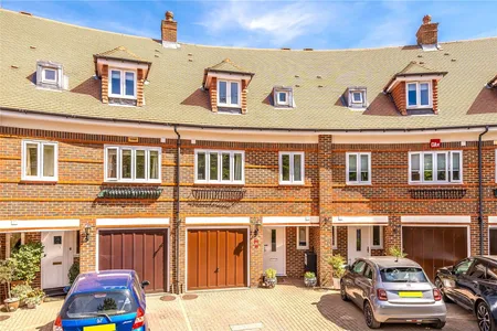St Nicholas Crescent, Pyrford, GU22