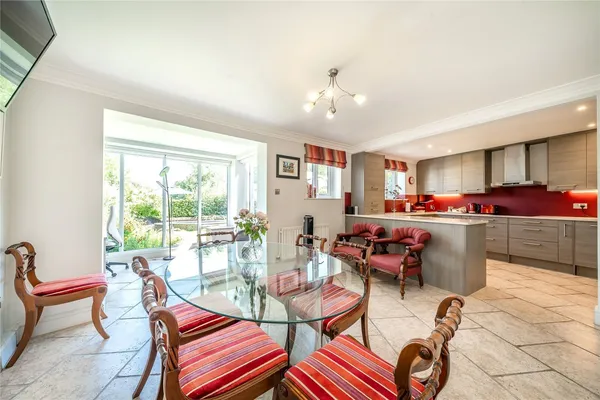 St Nicholas Crescent, Pyrford, GU22 photo 3