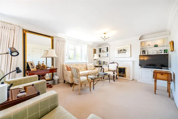 St Nicholas Crescent, Pyrford, GU22 photo 5