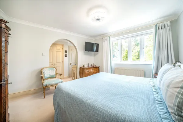 St Nicholas Crescent, Pyrford, GU22 photo 8
