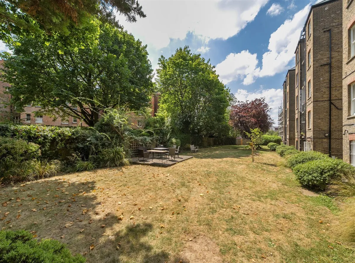 Elgin Avenue, London W9