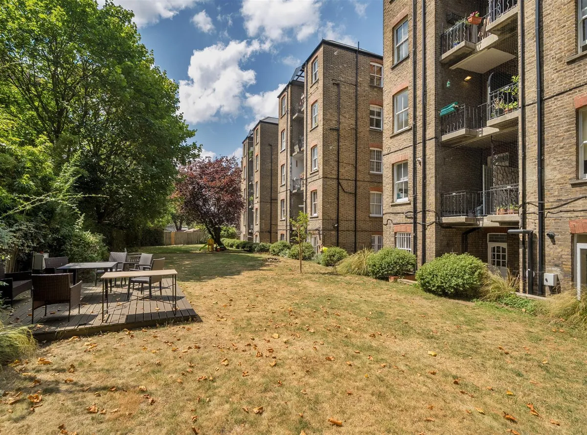 Elgin Avenue, London W9