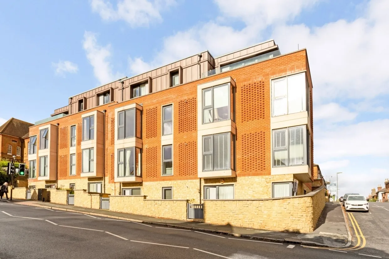 Denzil Road Guildford GU2 photo 1