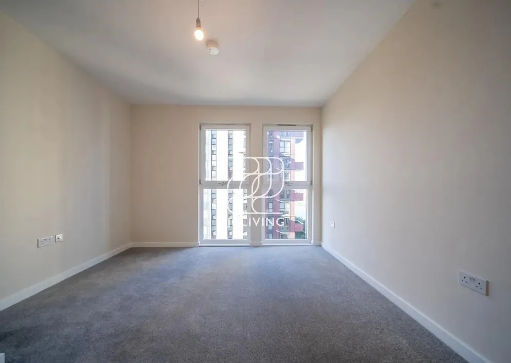 Green Ferry Way London E17 photo 6