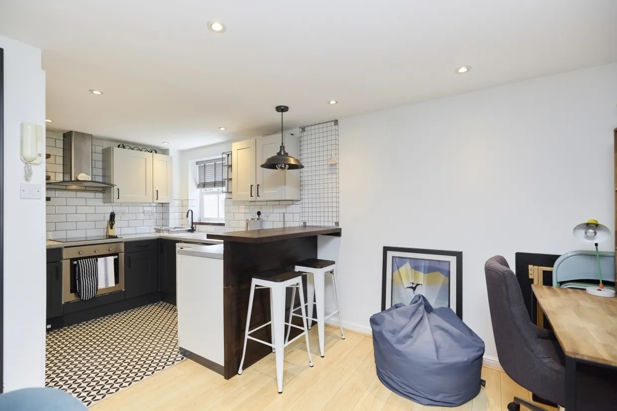 Mapeshill Place London NW2 photo 5
