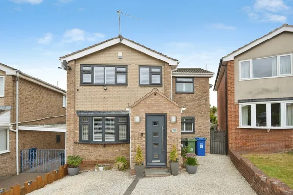 Dale Bank Crescent, New Whittington, ...