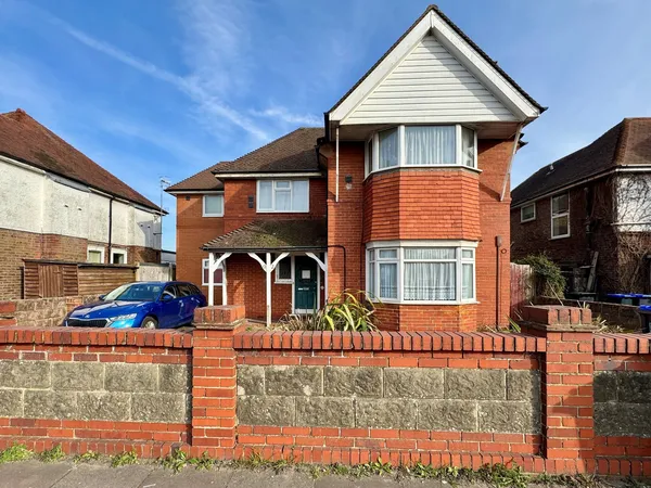 Broadwater Road, Worthing, BN14