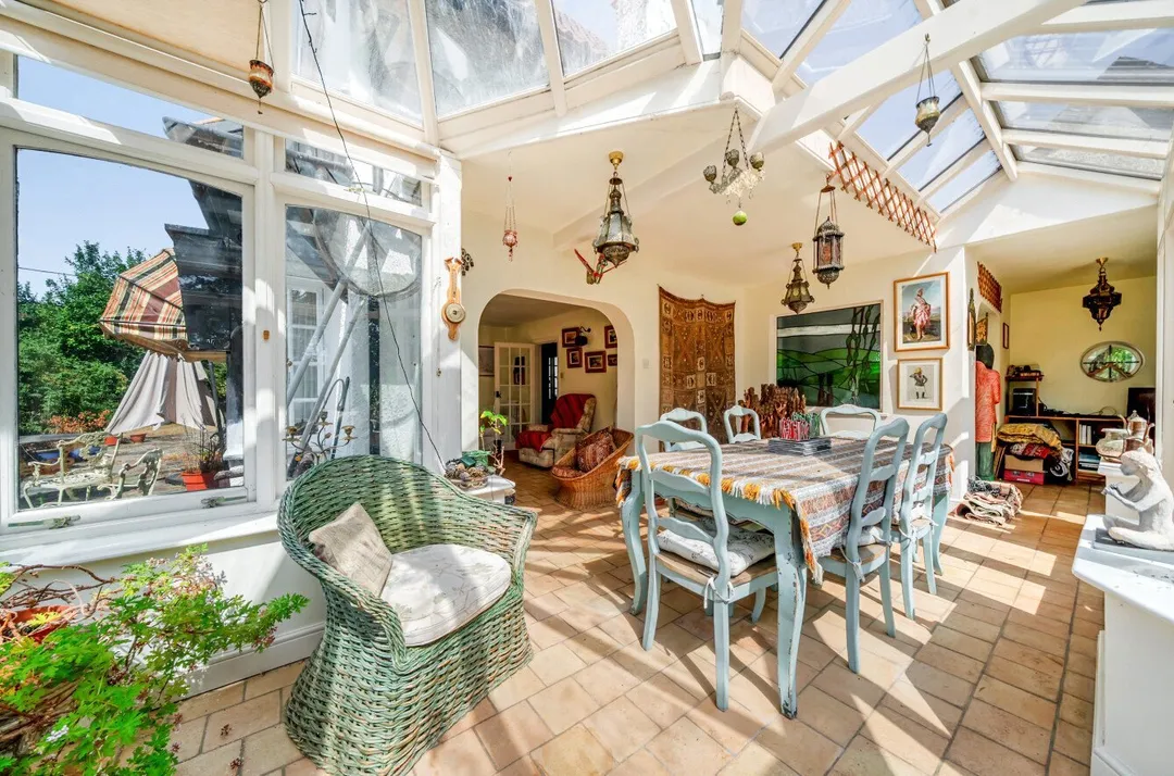 https://mr0.homeflow-assets.co.uk/files/photo/image/48140/2287/_x_/TOP250094_33.jpg