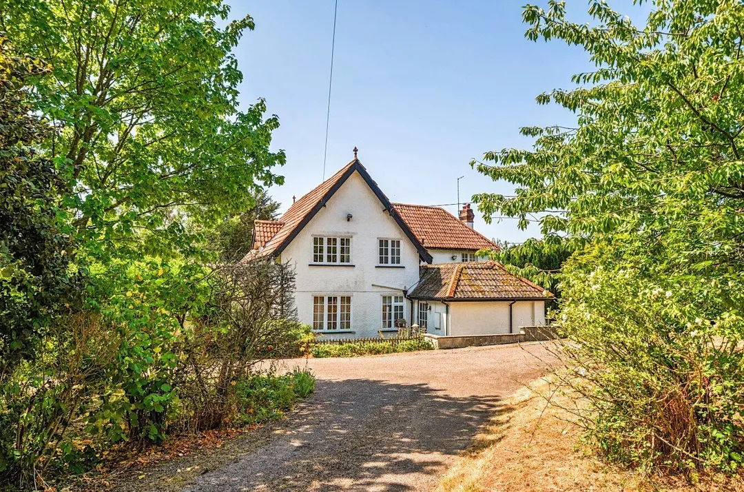https://mr0.homeflow-assets.co.uk/files/photo/image/48140/2297/_x_/TOP250094_28.jpg