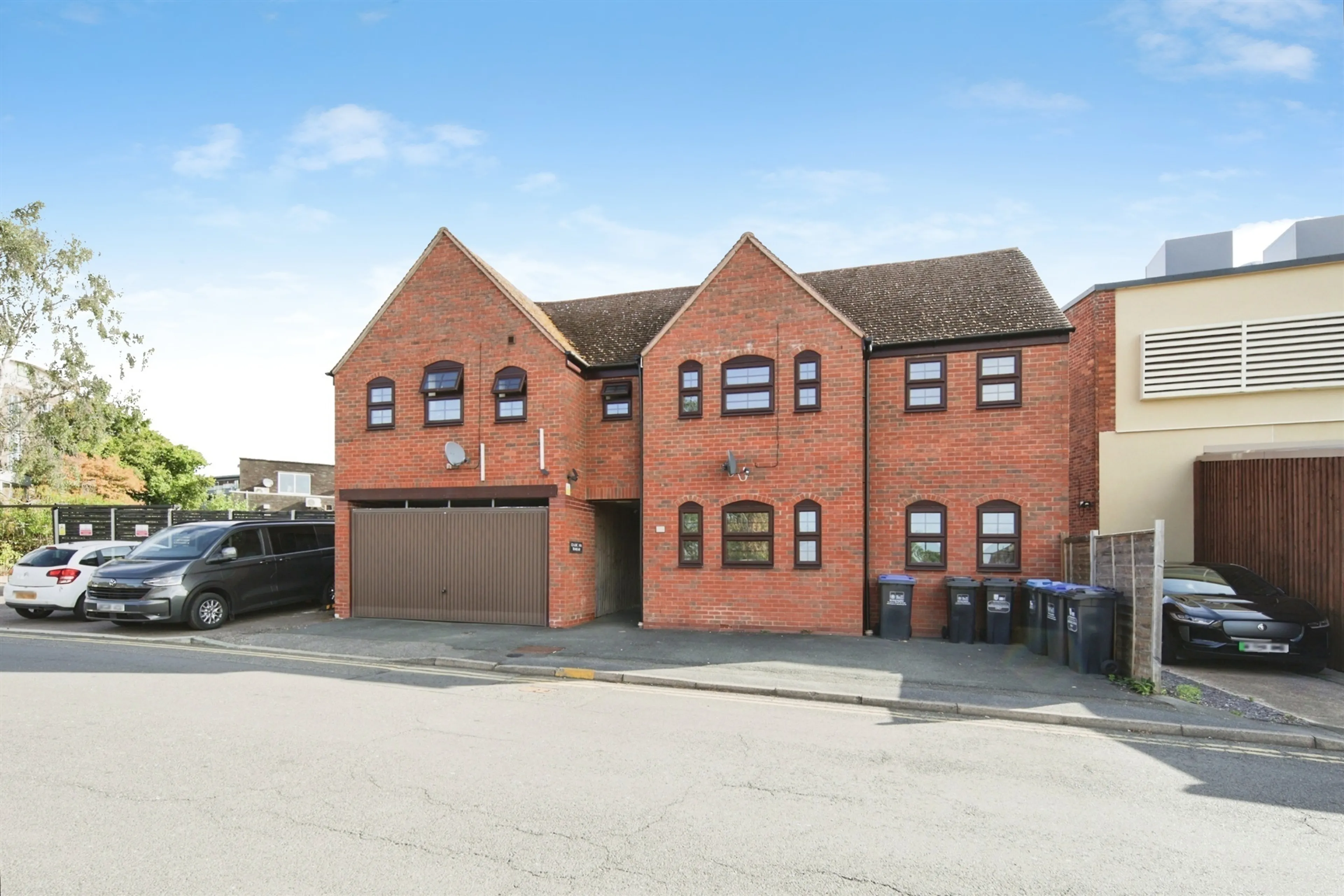 Property photo 0