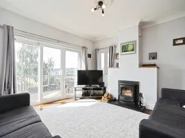 Western Avenue, Riddlesden, Keighley thumb 3