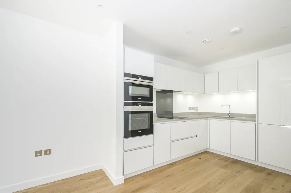 Danvers Avenue London SW11 photo 7