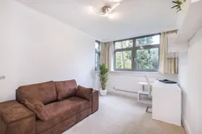 Holly Tree Close London SW19 photo 9