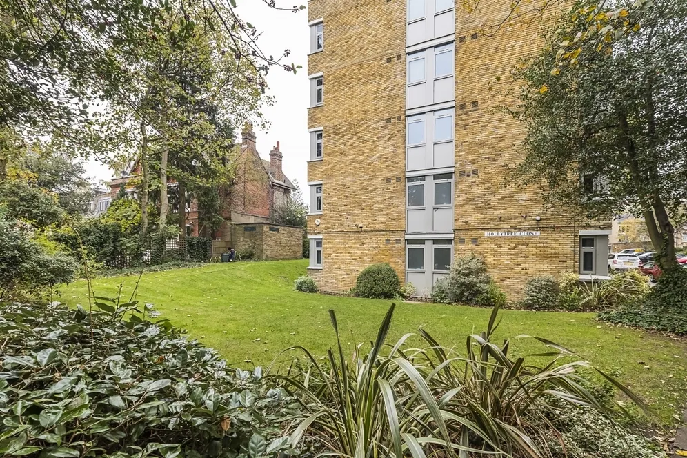 Holly Tree Close London SW19 photo 10