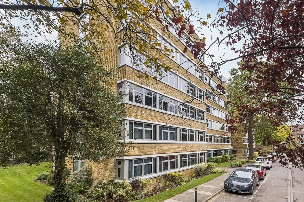 Holly Tree Close London SW19 photo 11