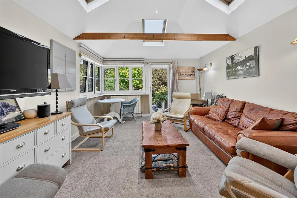Property carousel item 4
