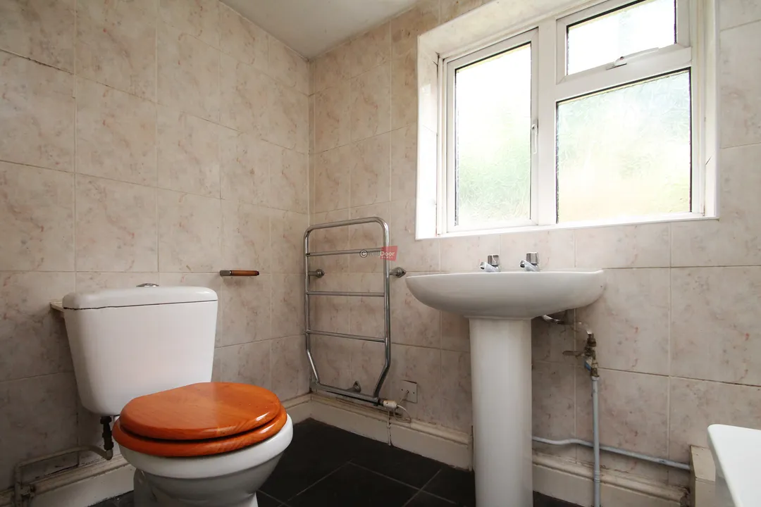 https://mr0.homeflow-assets.co.uk/files/photo/image/48142/0164/_x_/24017_EA_RL_2212023_IMG_2.jpg
